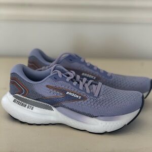 Brooks Women's Lavender Athletic Shoes